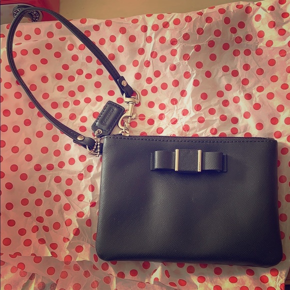 Coach Handbags - 🆘2 for $20🆘 Coach Bow Wristlet